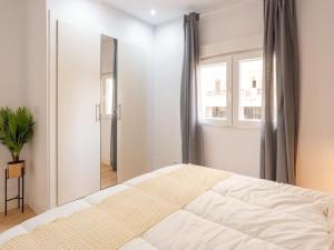 Posteľ alebo postele v izbe v ubytovaní Gorgeous renovated apartment 2BR AC