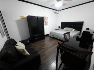 Posteľ alebo postele v izbe v ubytovaní Garcias Suites y Hotel