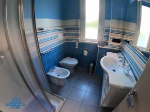 a bathroom with a sink and a toilet and a shower at Apartment Arcobaleno a 500 metri dal mare in Albissola Marina +22 photos