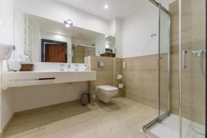Łazienka w obiekcie Apartament z aneksem kuchennym i basenem 426 Diune Hotel Resort