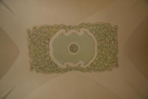 a plate on a wall with a design on it at Alvino Suite And Breakfast in Lecce
