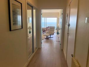 Posedenie v ubytovaní Appartement refait à neuf avec terrasse et parking, 1 chambre, 2 couchages, La Baule - FR-1-245-165