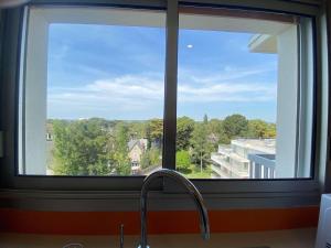 Balkón alebo terasa v ubytovaní Appartement refait à neuf avec terrasse et parking, 1 chambre, 2 couchages, La Baule - FR-1-245-165