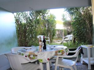 Vonkajšia záhrada v ubytovaní Appartement 3P en RDJ avec Jardin, accès plage direct, 4 à 6 couchages - Villeneuve-Loubet Plage - FR-1-252A-73