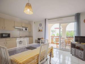 Zdjęcie z galerii obiektu Appartement à Socoa avec Terrasse, Piscine et Parking - 700m de la Plage - FR-1-4-625 w mieście Ciboure