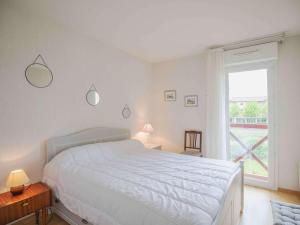 Zdjęcie z galerii obiektu Appartement à Socoa avec Terrasse, Piscine et Parking - 700m de la Plage - FR-1-4-625 w mieście Ciboure