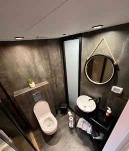 Ένα μπάνιο στο Abu Salem house guest house