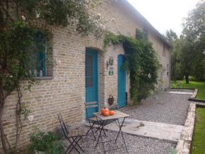 Vonkajšia záhrada v ubytovaní Gîte familial spacieux avec jardin privatif, proche mer, équipements bébé, ping-pong, cheminée - FR-1-510-171