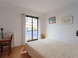 Zdjęcie z galerii obiektu Appartement lumineux avec balcon et parking proche plage à Biarritz - FR-1-3-550 w Biarritz