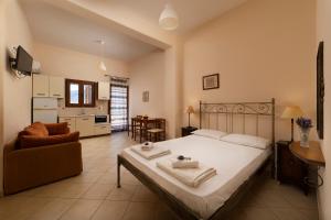 a bedroom with a bed and a living room at Spertos Apartments in Órmos