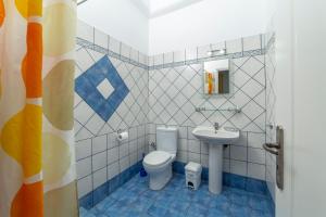 a bathroom with a toilet and a sink at Spertos Apartments in Órmos