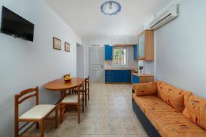 Foto dalla galleria di Spertos Apartments a Órmos