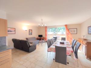 a kitchen and living room with a table and chairs at Appartement Saint-Lary-Soulan, 4 pièces, 8 personnes - FR-1-457-182 in Saint-Lary-Soulan