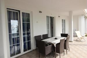 Posezení v ubytování LUCA Ap4, APARTMENT IN FRONT OF THE BEACH