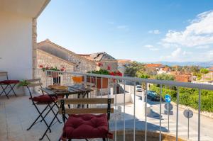 Balkón alebo terasa v ubytovaní Apartment Nona - Center, 150 meters from the beach