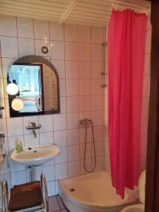 Kúpeľňa v ubytovaní Pokoje Gościnne Angelika + 19 fotografií
