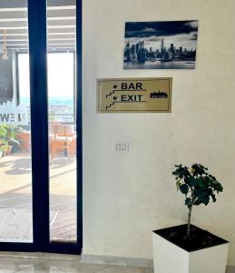 Fotografie z fotogalerie ubytování Hotel New York v destinaci Kamëz