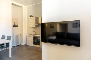 A kitchen or kitchenette at Newly Renovated Loft near Centrale