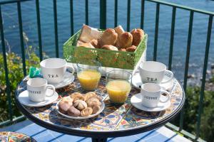Možnosti raňajok pre hostí v ubytovaní Punta Lingua Relais- Room 1 Sunrise Terrace