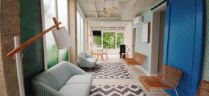 een woonkamer met stoelen en een blauwe muur bij Hotel Rodeiramar 2A in Cangas de Morrazo