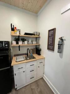 A kitchen or kitchenette at Beautifully Renovated Studio 2 Miles From Marina!