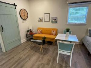 Gallery image of Beautifully Renovated Studio 2 Miles From Marina! in Winchester