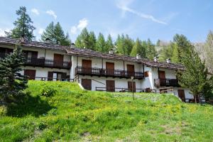 Gallery image of 037 - Casa Neve e Natura 200 metri impianti sciistici in Borgata Sestriere