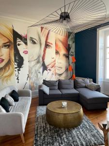 a living room with a couch and a coffee table at appartement entièrement rénové de 100 M2 à 2 pas de la plage in Les Sables-d'Olonne