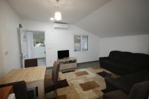a living room with a couch and a table at Apartmani Srdanovic in Tivat