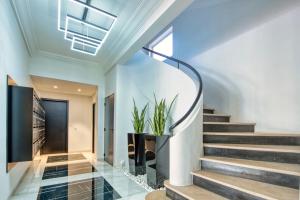 Zdjęcie z galerii obiektu Appartement de Madrid - Welkeys w Cannes