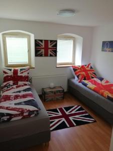 a living room with a bed and a couch at Ferienwohnung Dorfperle in Bad Mergentheim