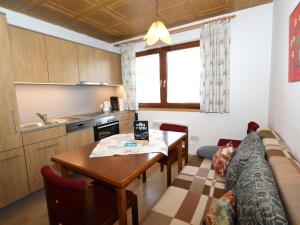 Kuchyňa alebo kuchynka v ubytovaní Apartment Heidi