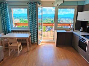 Kuchyňa alebo kuchynka v ubytovaní Apartament TOP FLOOR