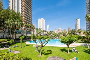 Piscina de la sau aproape de Gemelos 22 Resort Apartment 3-18-B Levante Beach