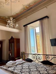 A bed or beds in a room at B&B 'Degli Artisti'