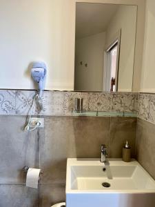 A bathroom at B&B 'Degli Artisti'