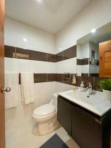 Koupelna v ubytování Apartamento en zona privilegiada de Santo Domingo RD + 33 fotografií