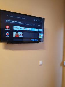 Televízia a/alebo spoločenská miestnosť v ubytovaní CASA AL MARE 2
