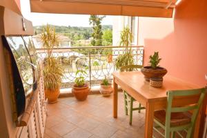 Balkón nebo terasa v ubytování Artemis House