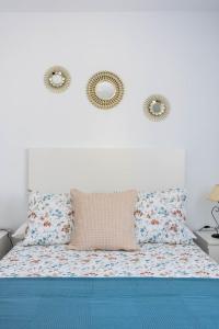 Łóżko lub łóżka w pokoju w obiekcie Apartamento Isbilya