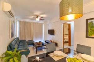 a living room with a couch and a table at Apartamento 2BR- AC- WiFi- Safe - Smart TV- HotWater. in Santo Domingo