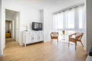Telewizja i/lub zestaw kina domowego w obiekcie Apartamento Isbilya
