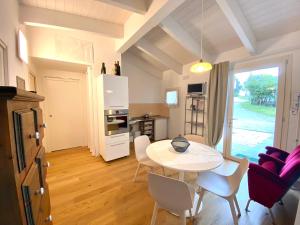 a kitchen and dining room with a table and chairs at Agriturismo - Apis in tabula in Ostra
