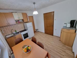 Kuchyň nebo kuchyňský kout v ubytování TOMLJANOVIĆ + 29 fotografií