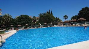 Basen w obiekcie Apartamento Agata 510 Excelente con vista al mar!!! lub w pobliżu