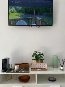 Telewizja i/lub zestaw kina domowego w obiekcie Apartamento Agata 510 Excelente con vista al mar!!!
