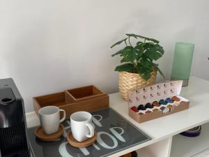 Zestaw do parzenia kawy i herbaty w obiekcie Apartamento Agata 510 Excelente con vista al mar!!!