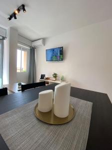 Telewizja i/lub zestaw kina domowego w obiekcie Apartamento Agata 510 Excelente con vista al mar!!!
