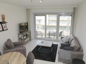 Khu vực ghế ngồi tại Volledig gerenoveerd 2 slaapkamer appartement, 250 m van het strand
