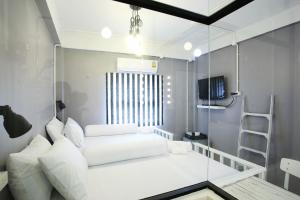 Tempat tidur dalam kamar di Meroom